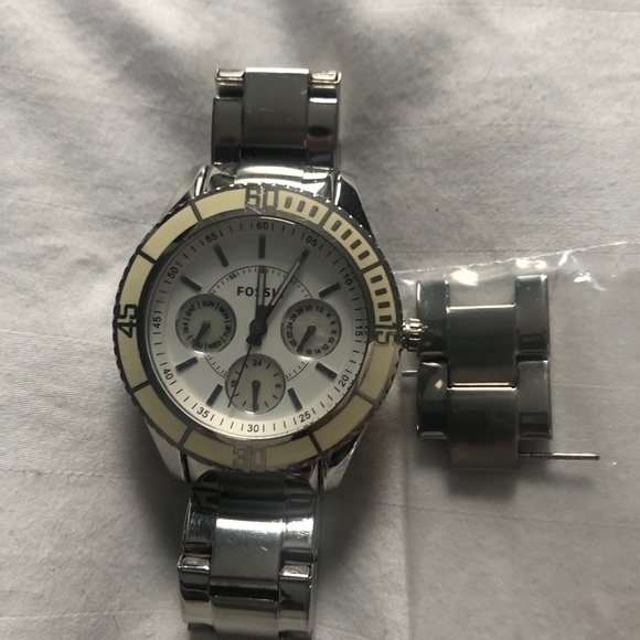Fossil Watch - Picture 2 of 4